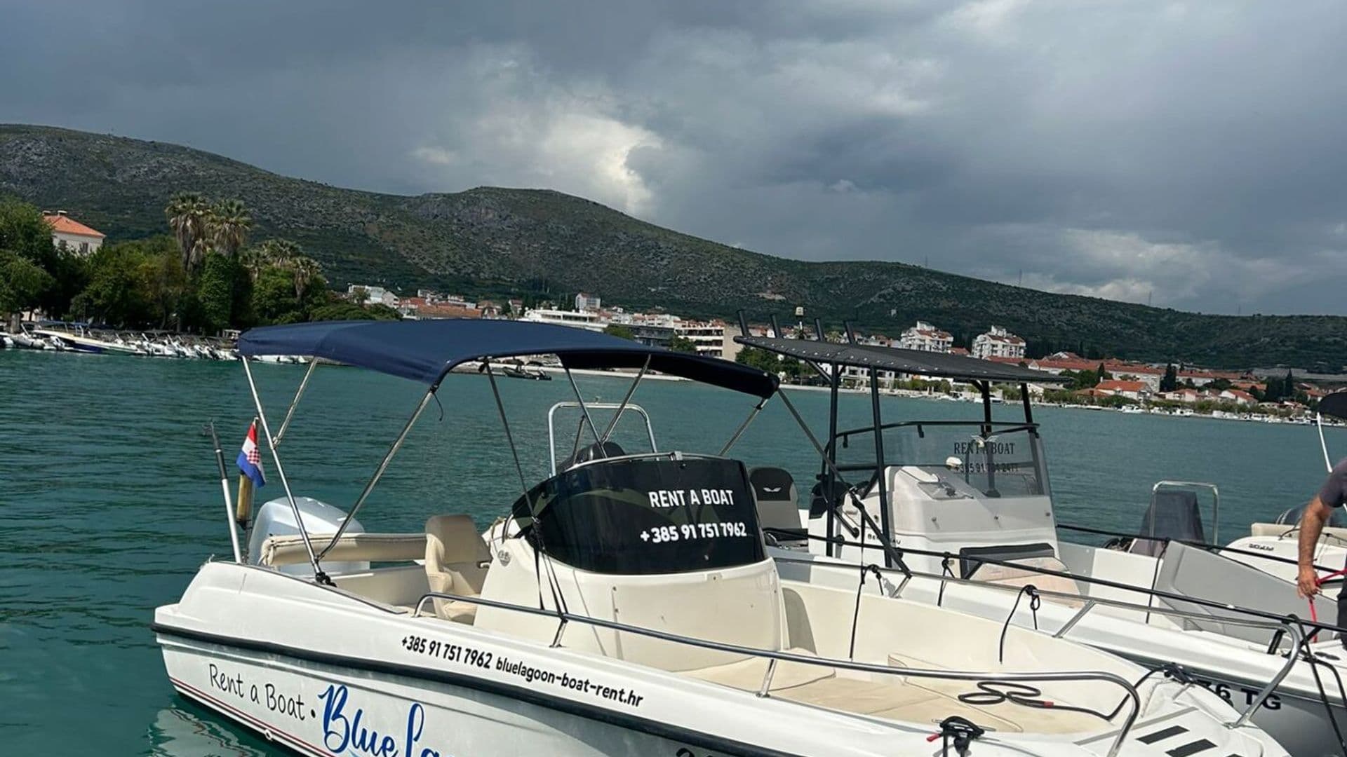 Insidias Marine HM 22 Fly — Blue Lagoon rent a boat