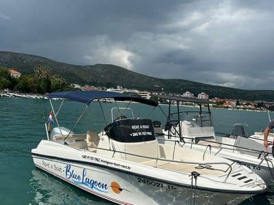 Insidias Marine HM 22 Fly — Blue Lagoon rent a boat