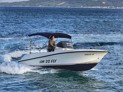 Insidias Marine HM 22 Fly — Blue Lagoon rent a boat
