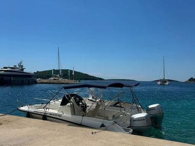 Insidias Marine HM 22 Fly — Blue Lagoon rent a boat