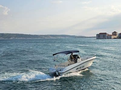 Insidias Marine HM 22 Fly — Blue Lagoon rent a boat