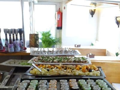 Catering a bordo del catamarán Pura Vida