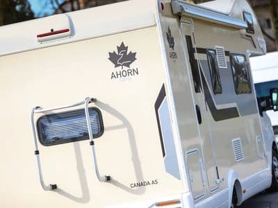 Ahorn Canada AS, boravak