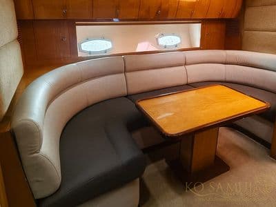 Oryx 40 Fly yacht flybridge