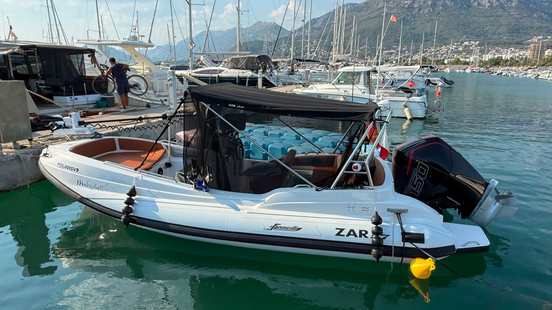 RIB ZAR 57 Malvasia II vezan u marini Bar, Crna Gora