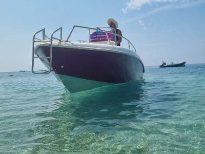 Sportski gliser Boat Rides Dhermi, pramac izbliza