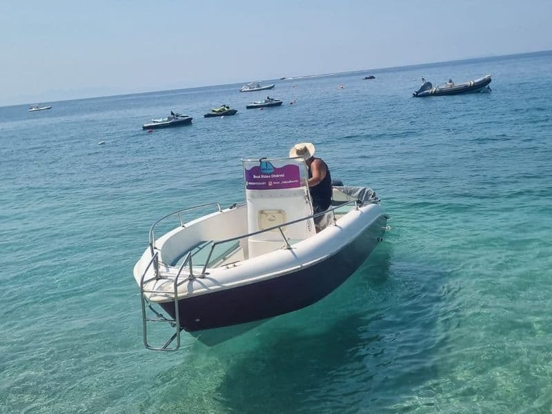 Sportski gliser Boat Rides Dhermi, pogled s pramca