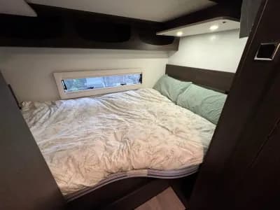 Capuchin bed in the Benimar Sport 340 UP