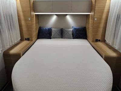 Adria Matrix 670 SC francuski krevet straga