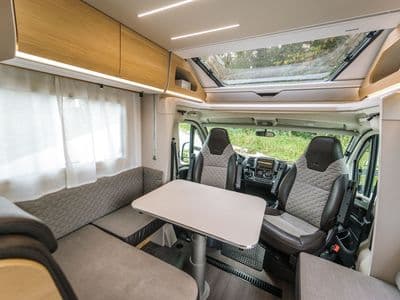 Adria Matrix 670 SL dnevni boravak i kabina