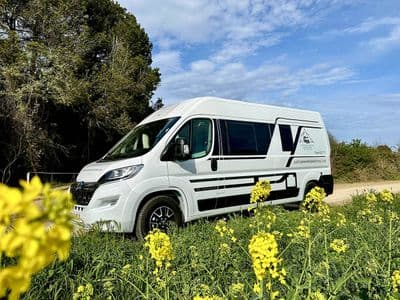 Adria Twin 600 SP Family kamper, lijeva strana