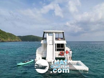 Lunik Floeth 48 catamaran deck