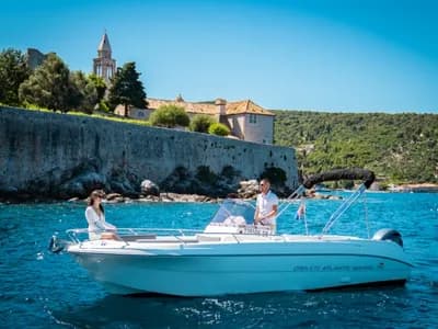 Atlantic Marine Open 670 na plaži