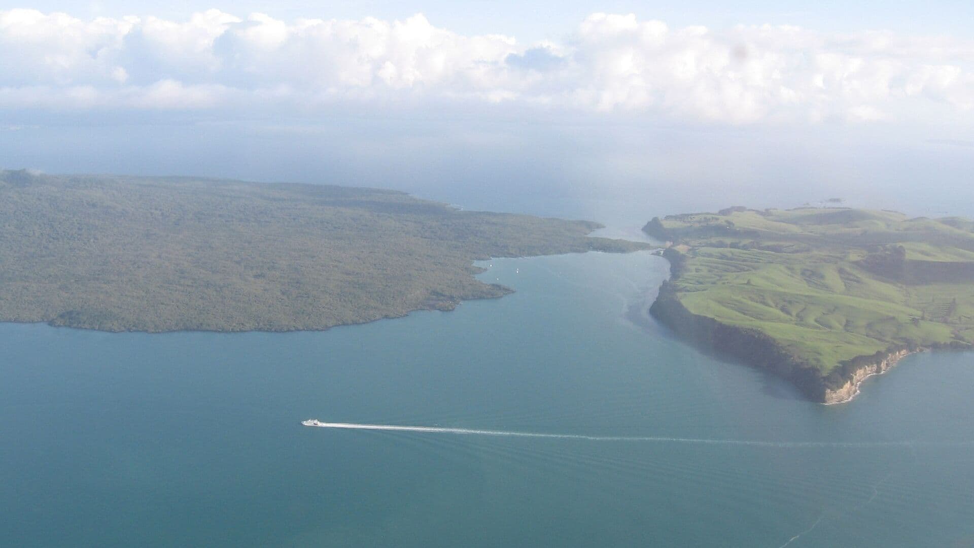 Otoci Rangitoto i Motutapu u zaljevu Hauraki kod Aucklanda