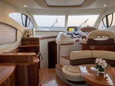 Azimut 46 master cabin, Azzuro Yacht Charter, Durrës