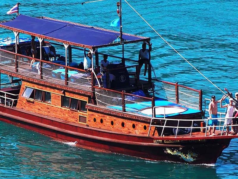 Blue Dragon classic Thai yacht cruising near Koh Samui
