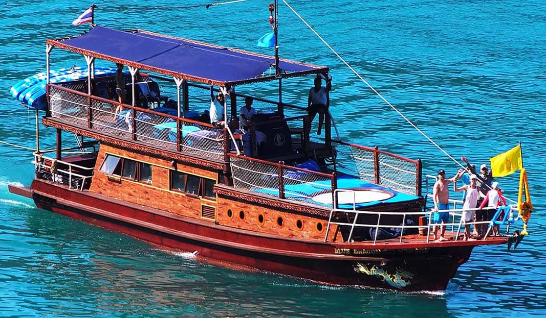 Blue Dragon classic Thai yacht cruising near Koh Samui