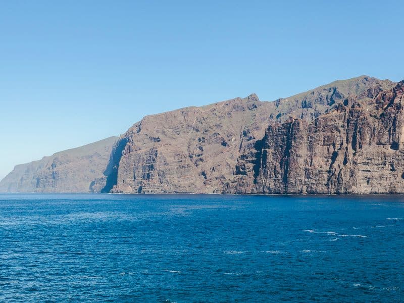 Litice Los Gigantes na zapadnoj obali Tenerifea iznad Atlantskog oceana
