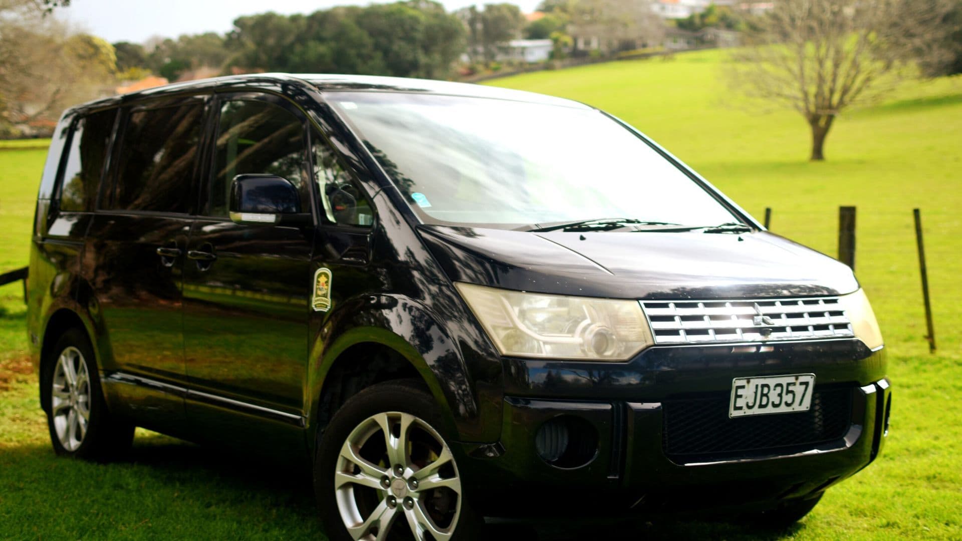 Mitsubishi Delica sleeper van Black Hawk, front three-quarter view