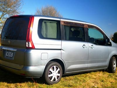 Nissan Serena sleepervan Bluey, rear three-quarter view