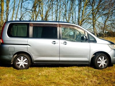 Side view of unbranded Nissan Serena sleepervan Bluey