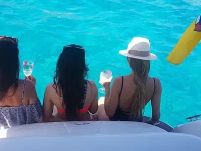 Champagne, Sealine SC29 motor yacht, Tenerife (photo 4)