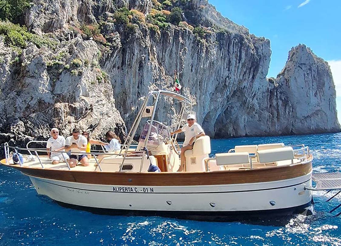 Capri Boat Rent Ciro Aliperta - gozzo tour