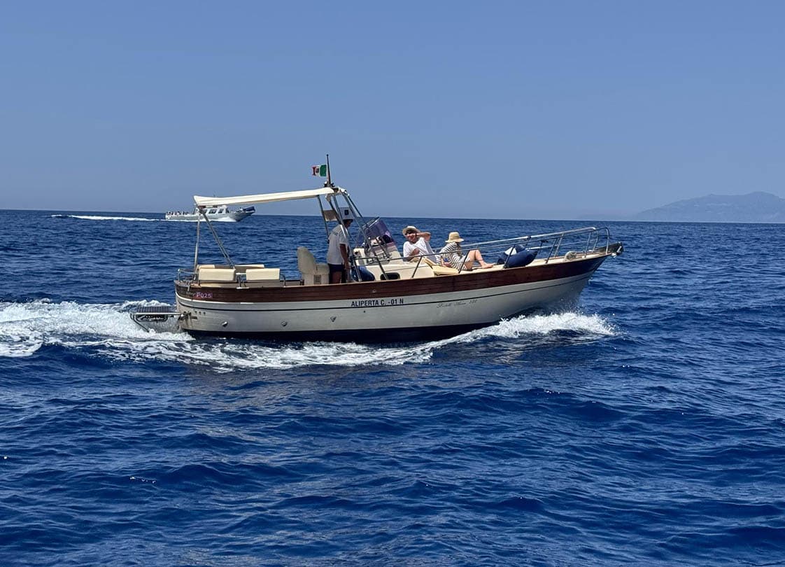 Capri Boat Rent Ciro Aliperta - gozzo tour