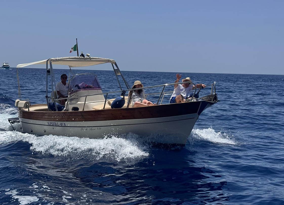 Capri Boat Rent Ciro Aliperta - gozzo tour