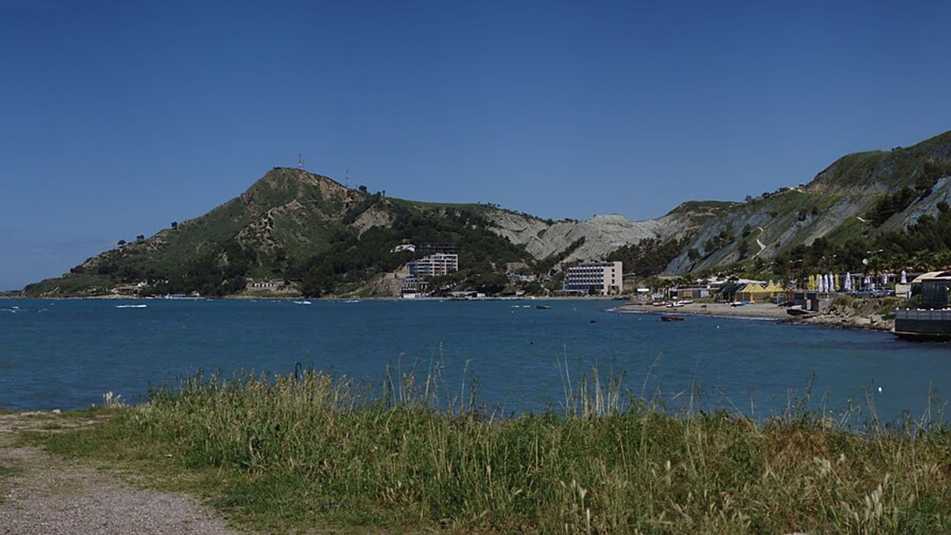 Obala zaljeva Durrës u Albaniji, pogled na plažu Currila