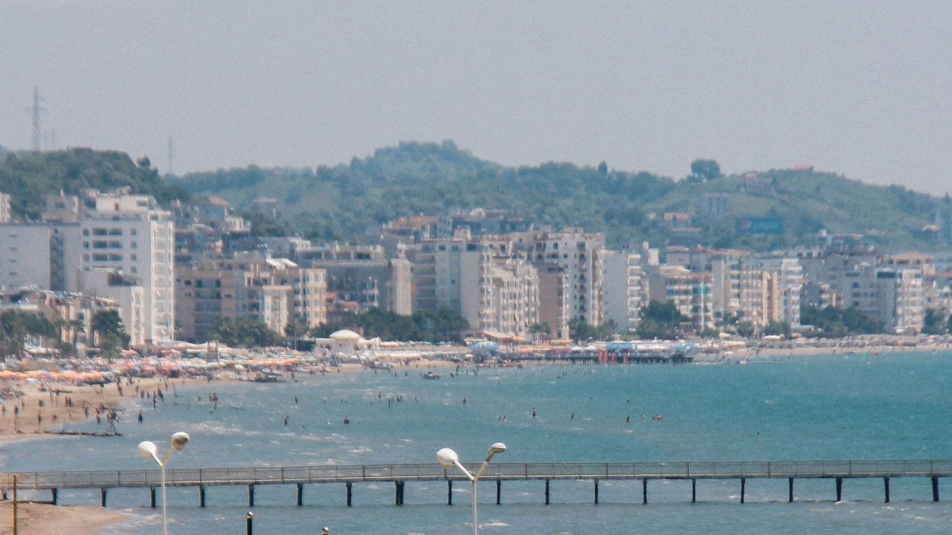 Panorama plaže i grada Drača (Durrës), Albanija