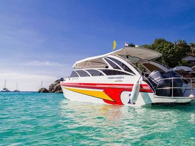 Yamela speedboat deck and seating