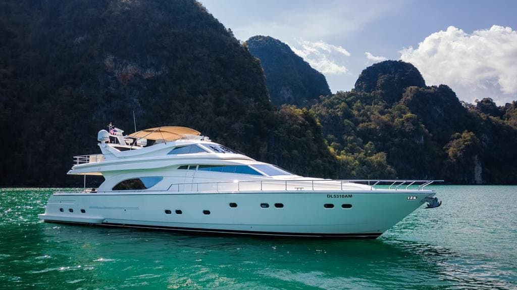 80ft Ferretti – charter Phuket