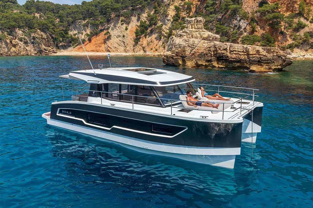 40ft Fountaine Pajot – charter Phuket