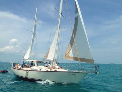 Geronimo sailing on turquoise water near Koh Samui