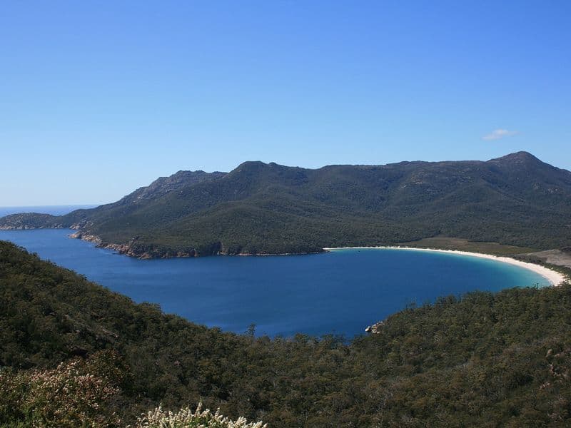 Zaljev Wineglass Bay u nacionalnom parku Freycinet na Tasmaniji