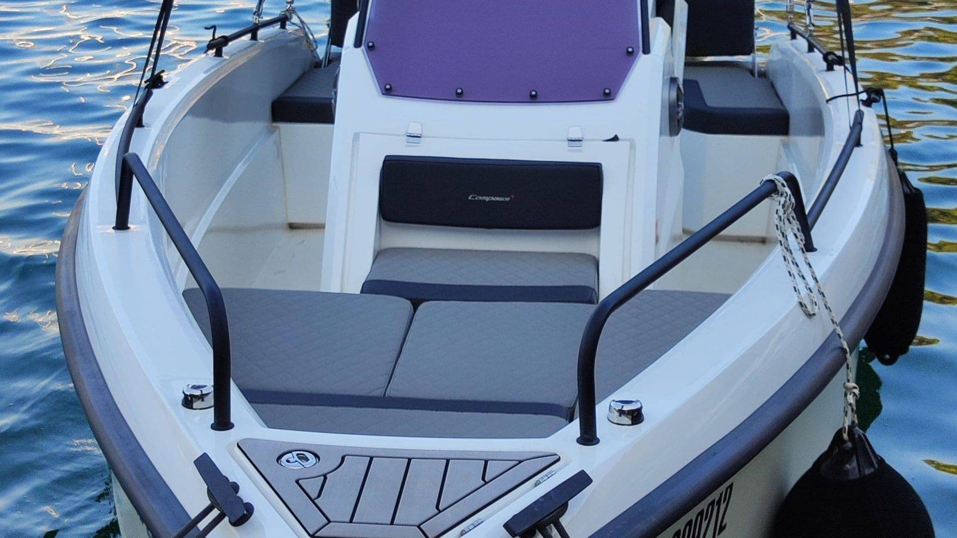 Compass 7s motorboat in Šibenik