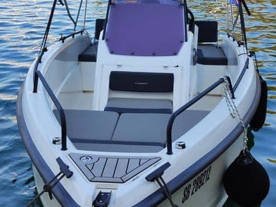 Compass 7s motorboat in Šibenik