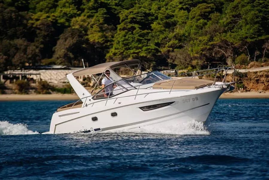 Jeanneau Leader 8 motorna brodica u Dubrovniku