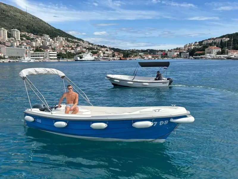 Tradicionalna brodica pasara u Dubrovniku
