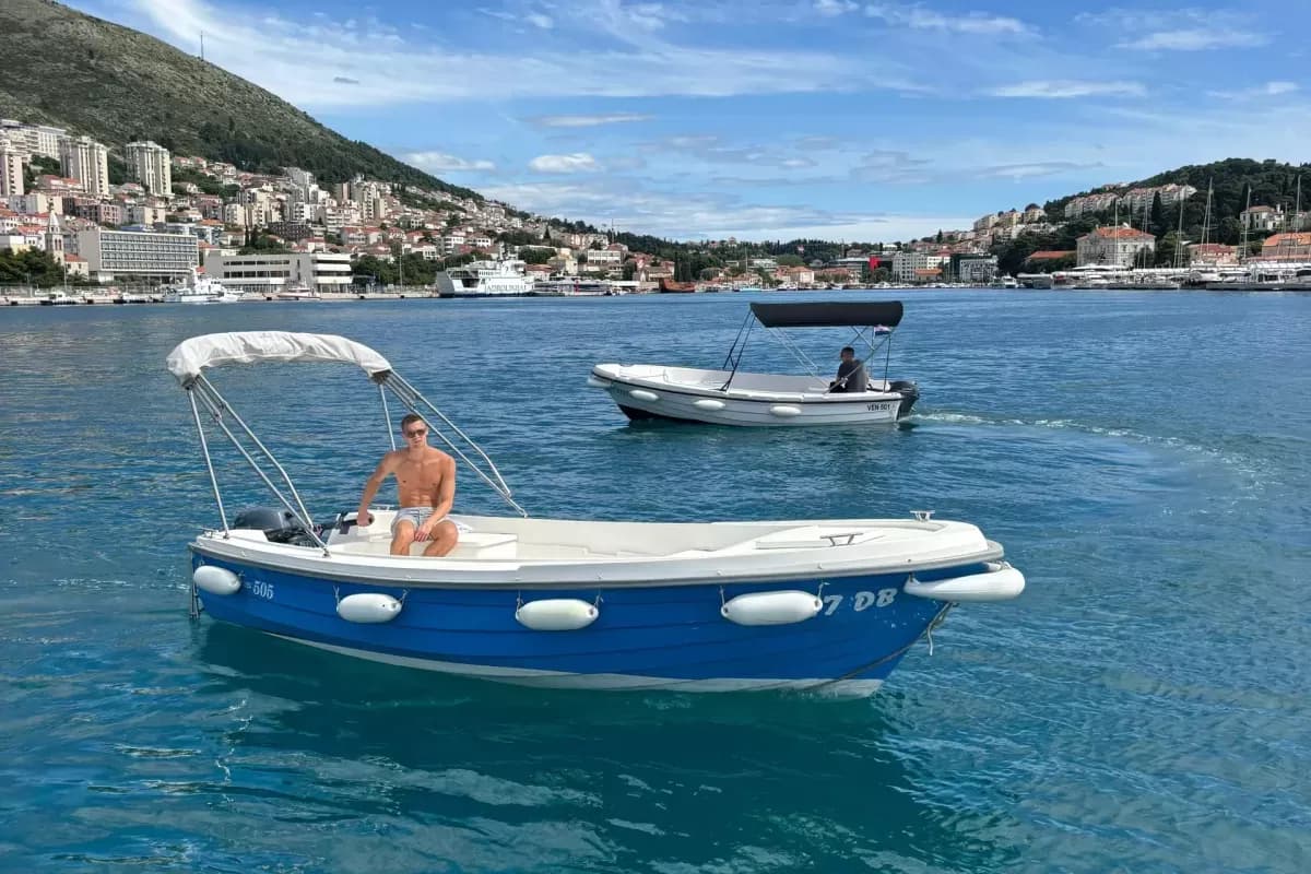 Tradicionalna brodica pasara u Dubrovniku
