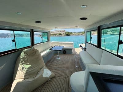 Axiom C35 brzi motorni brod Hvar