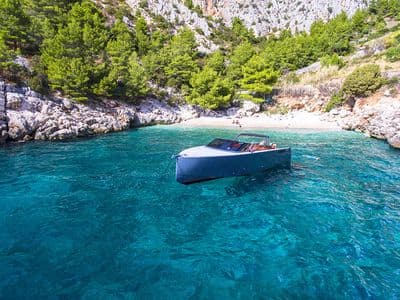 Axiom C45 brzi motorni brod Hvar