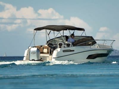 Karnic CS700 motorni brod