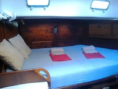 Double cabin for the night on board a sailing yacht