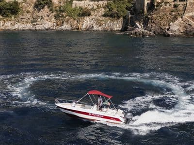 Mirage 570 brod za najam bez dozvole, Amalfijska obala – Felipe de Mar
