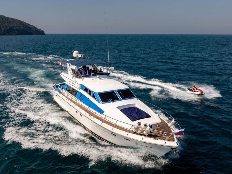 Nova Princess yacht bow wave