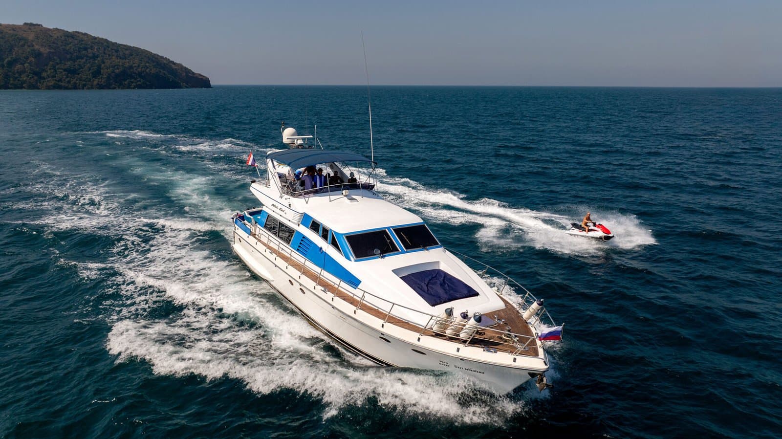 Nova Princess yacht bow wave