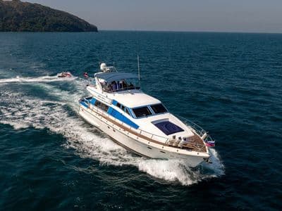 Nova Princess yacht cruising at speed