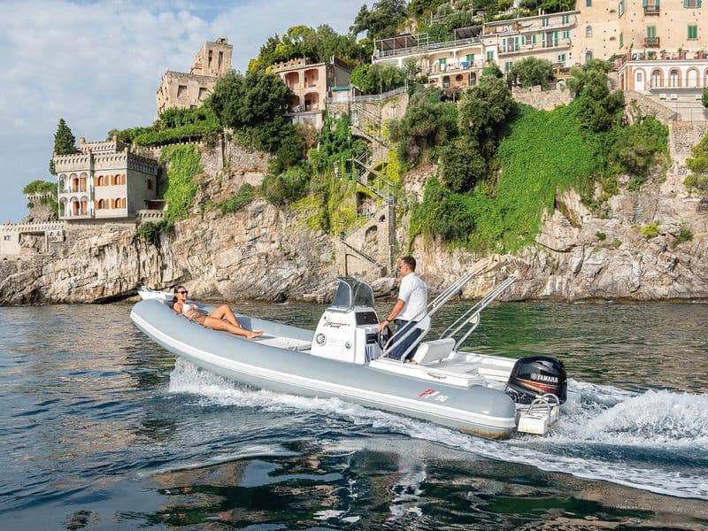 Panamera 620 gumenjak za najam bez dozvole, Amalfijska obala – Felipe de Mar